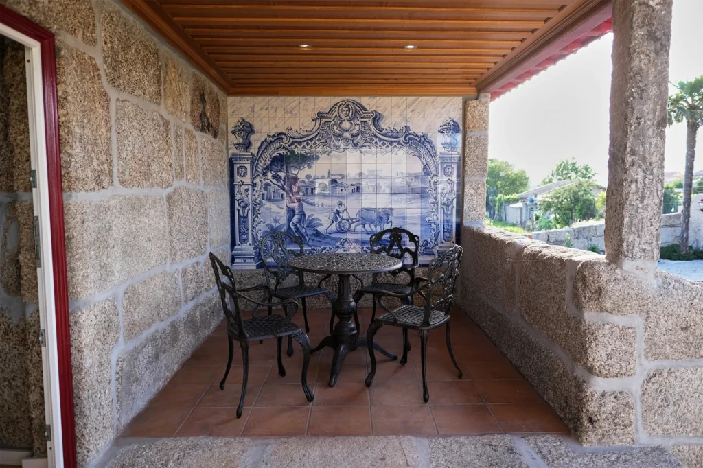 turismo-rural-santo-tirso-casa-do-senhorio-varanda-vista-piscina-perto-de-guimaraes